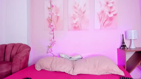 AmiiClark  online show from February 18, 7:10 pm