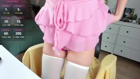 Snapshot of amilia4u chatting on February 23, 4:17 am A online show from February 23, 4:17 am