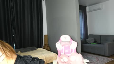 Snapshot of amilia4u chatting on September 29, 7:57 am A online show from September 29, 7:57 am