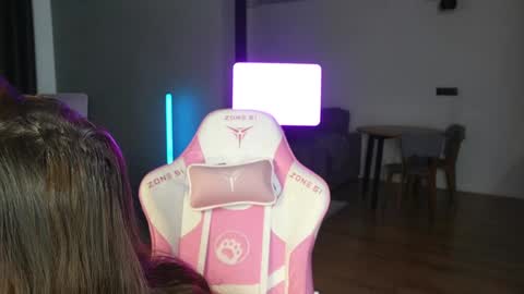 Snapshot of amilia4u chatting on October 20, 8:15 am A online show from October 20, 8:15 am