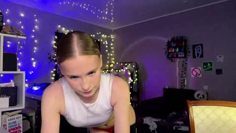 Amily online show from April 8, 2:39 pm