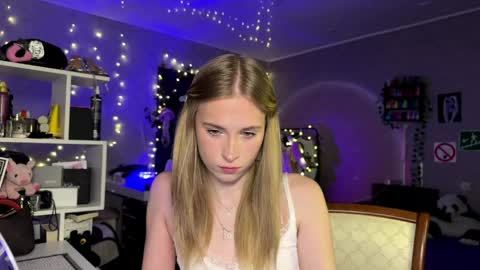 Amily online show from April 14, 3:07 pm