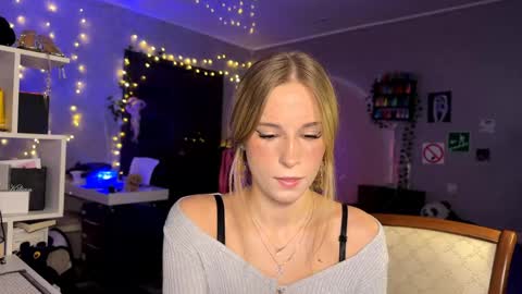 Amily online show from April 19, 2:38 pm