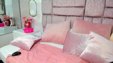 Snapshot of amina_westt chatting on September 12, 7:30 am Amina online show from September 12, 7:30 am