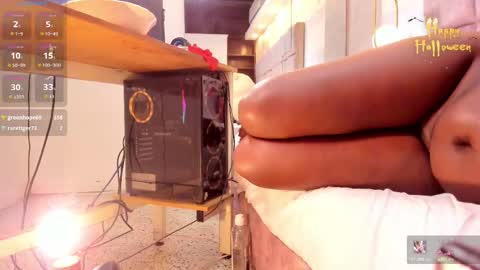 Snapshot of amina_westt chatting on October 8, 9:51 am Amina online show from October 8, 9:51 am