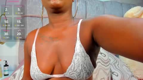 Snapshot of amina_westt chatting on November 24, 4:12 am Amina online show from November 24, 4:12 am