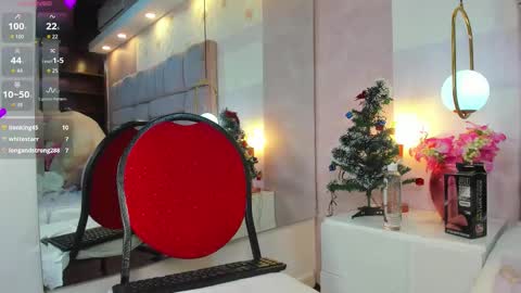 Snapshot of amina_westt chatting on December 1, 12:15 am Amina online show from December 1, 12:15 am