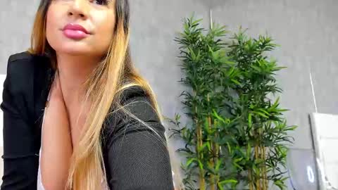 Snapshot of amirarees chatting on October 30, 6:59 am amirarees online show from October 30, 6:59 am