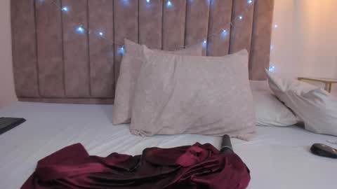 Snapshot of ammber_collins_ chatting on December 17, 6:14 pm Amber online show from December 17, 6:14 pm