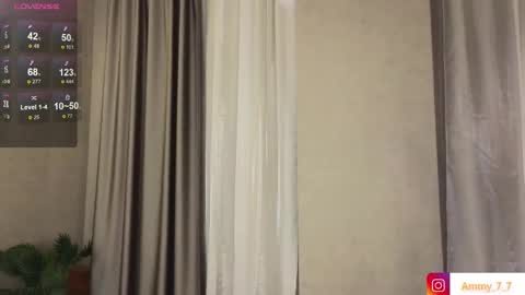 Snapshot of ammy_cumwme chatting on October 3, 3:25 am Ammy dont forget to thumbs up me online show from October 3, 3:25 am