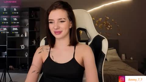 Snapshot of ammy_cumwme chatting on October 12, 10:03 am Ammy dont forget to thumbs up me online show from October 12, 10:03 am