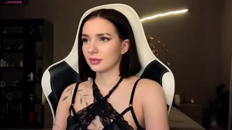 Snapshot of ammy_cumwme chatting on November 15, 9:39 am Ammy dont forget to thumbs up me online show from November 15, 9:39 am