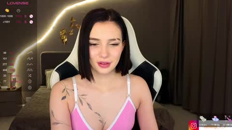 Snapshot of ammy_cumwme chatting on December 14, 2:50 am Ammy dont forget to thumbs up me online show from December 14, 2:50 am