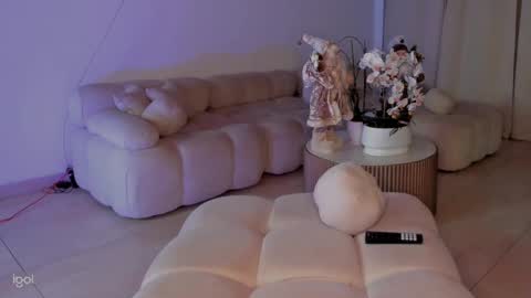 Snapshot of ammy_oxford chatting on December 8, 12:51 am Ammy online show from December 8, 12:51 am