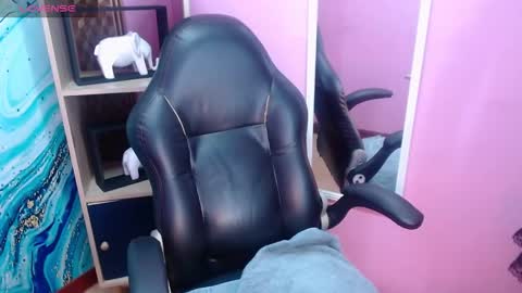 Snapshot of ammy_ronan chatting on December 18, 4:57 pm IM AMMY online show from December 18, 4:57 pm