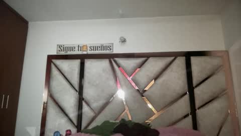 Snapshot of ammytylorxx chatting on December 20, 2:18 am Ammy online show from December 20, 2:18 am