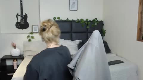 Amnesia online show from September 22, 12:40 pm