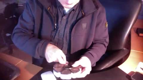 Snapshot of amor2200 chatting on December 11, 8:04 am Amor2200 online show from December 11, 8:04 am