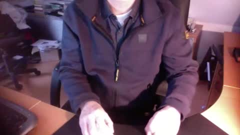 Snapshot of amor2200 chatting on December 12, 8:57 am Amor2200 online show from December 12, 8:57 am