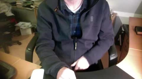 Snapshot of amor2200 chatting on December 16, 7:43 pm Amor2200 online show from December 16, 7:43 pm