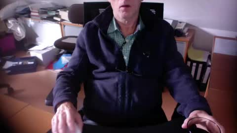 Snapshot of amor2200 chatting on September 16, 8:37 am Amor2200 online show from September 16, 8:37 am