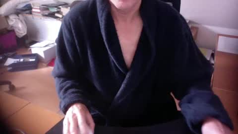 Snapshot of amor2200 chatting on September 17, 7:43 am Amor2200 online show from September 17, 7:43 am