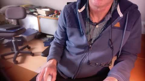 Snapshot of amor2200 chatting on October 7, 8:11 am Amor2200 online show from October 7, 8:11 am