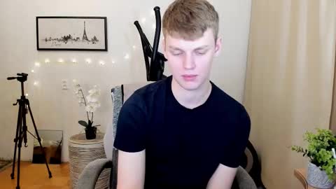 Andrew Amor online show from November 1, 5:04 pm