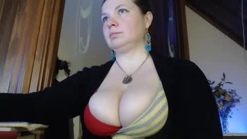 amorelara online show from February 17, 1:10 pm