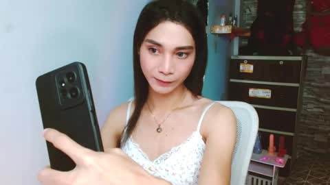 Snapshot of amorous_tina chatting on November 17, 2:01 pm Tina online show from November 17, 2:01 pm