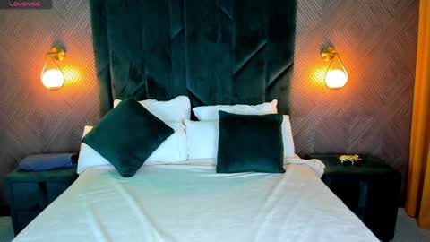 AmyGMT 2 Mon-Sun  0300am-0900am  online show from December 2, 9:35 am