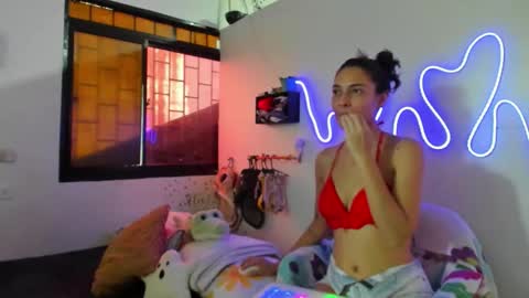 AmyEloise online show from October 19, 3:23 pm