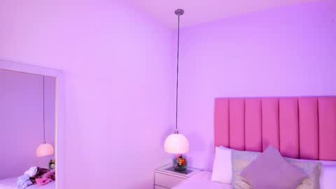 Snapshot of amy_ferreira chatting on November 7, 3:28 am Aleja online show from November 7, 3:28 am