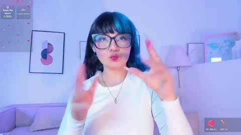 Snapshot of amy_lit chatting on November 10, 7:35 pm Hello I am Allison Welcome to my room and let is have a good time together whith me online show from November 10, 7:35 pm