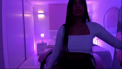 Snapshot of amy_medina_ chatting on December 3, 6:49 pm Emily online show from December 3, 6:49 pm
