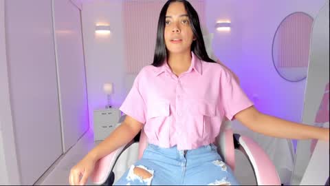 Snapshot of amy_medina_ chatting on December 4, 6:50 pm Emily online show from December 4, 6:50 pm