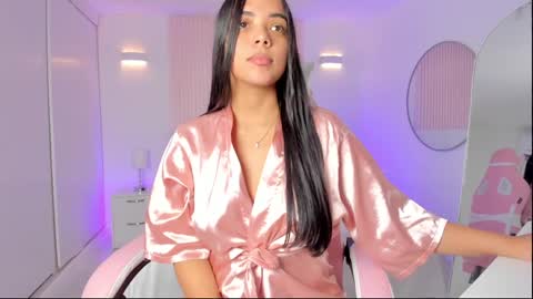 Snapshot of amy_medina_ chatting on December 13, 6:05 pm Emily online show from December 13, 6:05 pm