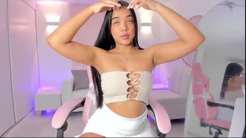 Snapshot of amy_medina_ chatting on February 15, 2:44 pm Emily online show from February 15, 2:44 pm