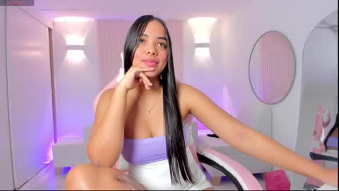 Snapshot of amy_medina_ chatting on March 8, 5:33 pm Emily online show from March 8, 5:33 pm