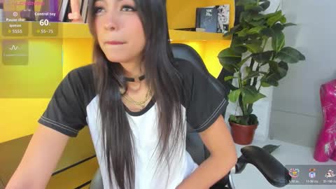 Snapshot of amyblackwood chatting on November 8, 8:29 pm Amy online show from November 8, 8:29 pm