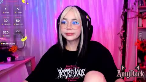 Snapshot of amydark chatting on November 29, 12:13 am Amy online show from November 29, 12:13 am