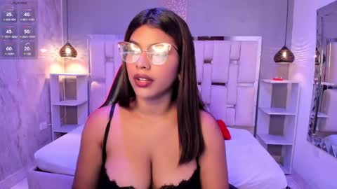 Snapshot of amyevan_ chatting on October 8, 8:50 pm amyevan_ online show from October 8, 8:50 pm