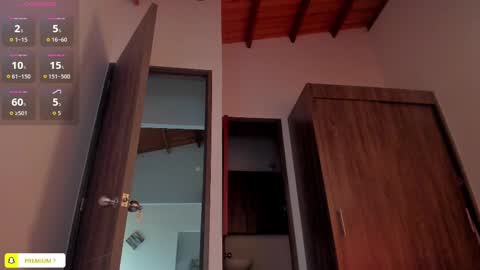 Snapshot of amyharlow_ chatting on October 17, 1:35 pm Jenn online show from October 17, 1:35 pm