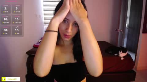 Snapshot of amyharlow_ chatting on October 30, 1:23 pm Jenn online show from October 30, 1:23 pm