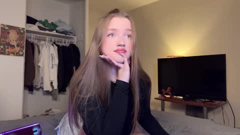 Snapshot of amyjj chatting on January 12, 2:35 am Amy online show from January 12, 2:35 am