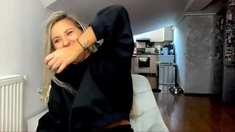 Snapshot of amyroberta92 chatting on January 18, 10:17 am amyroberta92 online show from January 18, 10:17 am