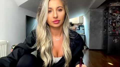 Snapshot of amyroberta92 chatting on January 23, 10:22 am amyroberta92 online show from January 23, 10:22 am