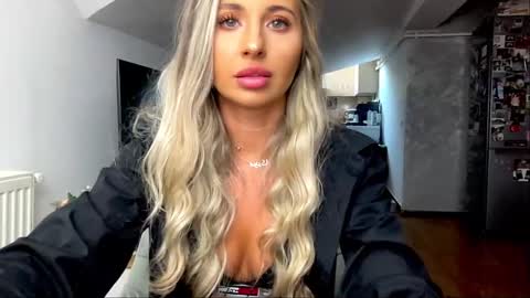 Snapshot of amyroberta92 chatting on January 30, 10:19 am amyroberta92 online show from January 30, 10:19 am