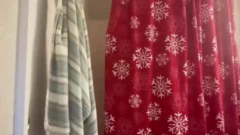 Snapshot of amysmilez chatting on December 15, 4:11 pm Amy Smilez online show from December 15, 4:11 pm