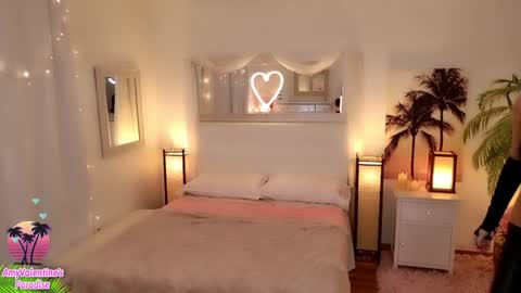 Snapshot of amyvalentine chatting on October 17, 5:54 am AmyValentine online show from October 17, 5:54 am